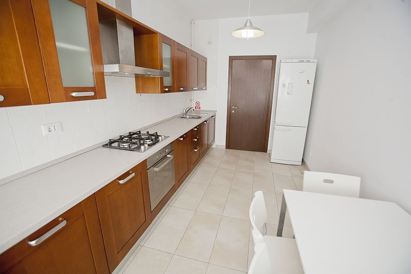 apartament 4 camere- primaverii de inchiriat