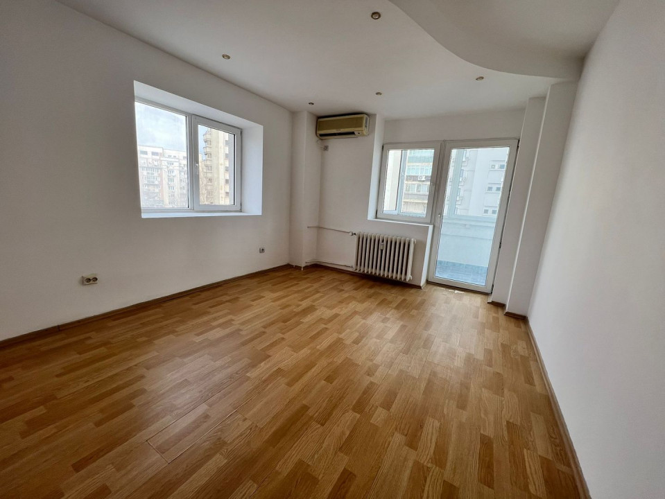 Spatiu birouri 3 camere decomandat, 95 mp, 2 bai + 2 balcoane | Decebal