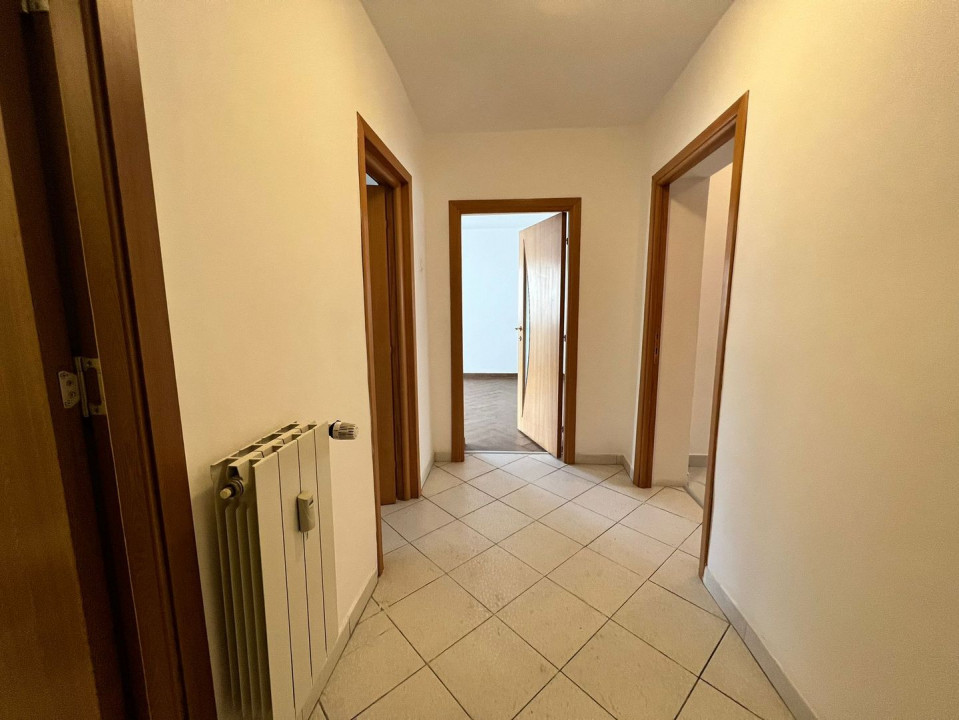 Spatiu birouri 3 camere decomandat, 95 mp, 2 bai + 2 balcoane | Decebal